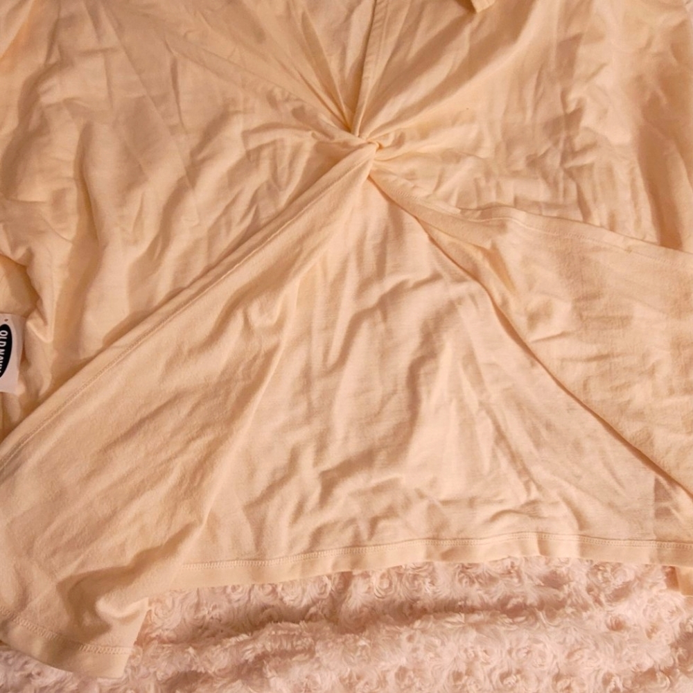 Old Navy cream yoga top/active wear, split back XXL - Picture 3 of 4
